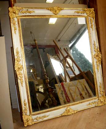 Miroir doré et laqué